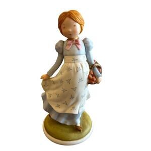 HOLLY HOBBIE Porcelain Figurine Vintage "The Happy Heart" 1974